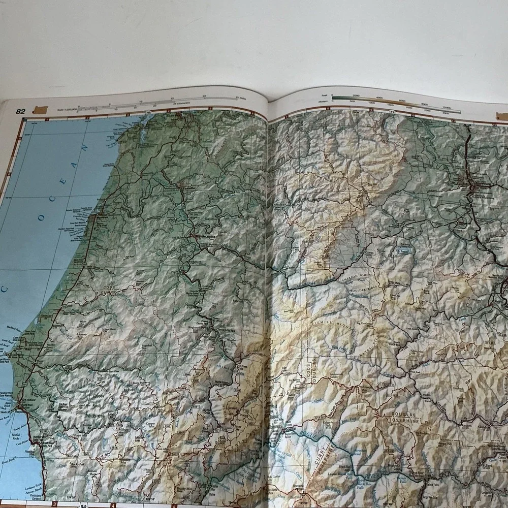 Benchmark Oregon: Road & Recreation Atlas - Vintage 1998 Edition by Stuart Allan